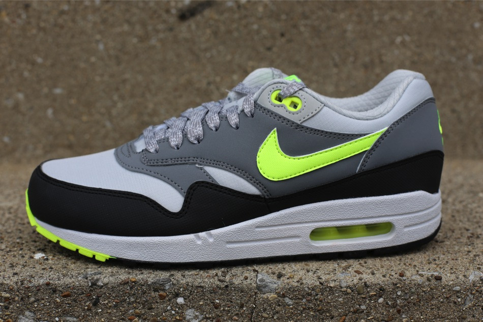 Nike Air Max 1 Essential Dusty Grey Volt Cool Grey Black 03