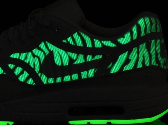 Nike Air Max 1 Premium Tape “Glow in the Dark”