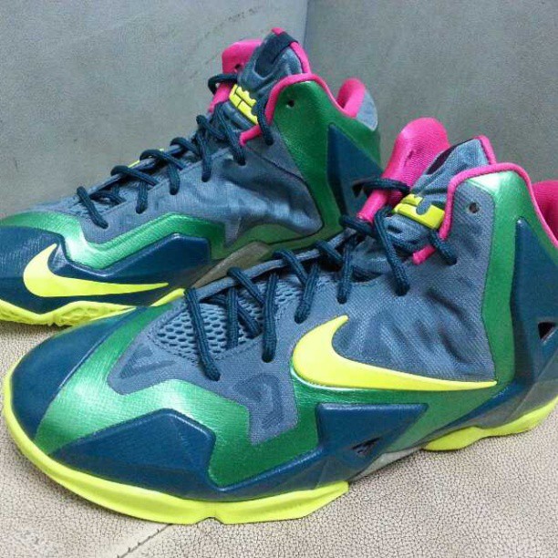 Nike Lebron 11 Gs Green Volt Pink 01