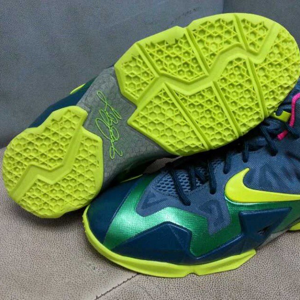 Nike Lebron 11 Gs Green Volt Pink 02