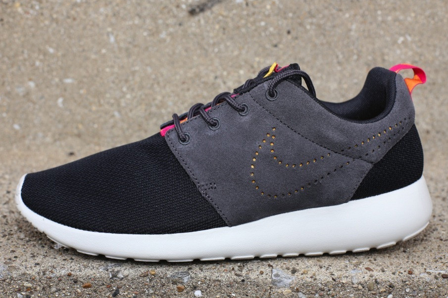 Nike Roshe Run Black Charcoal Pink 2