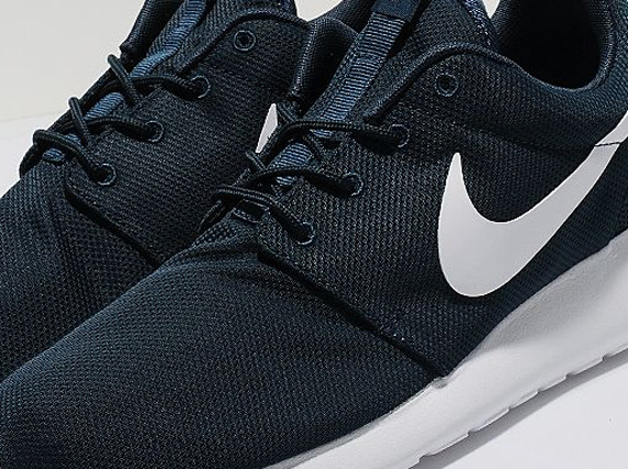 Nike roshe run hot sale navy blue