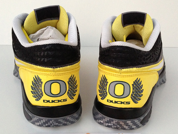 Nike Trainer 1 Oregon Ducks Carbon Fiber Midsole 2