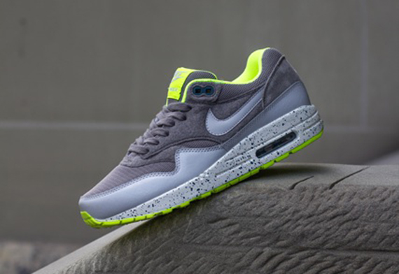 Nike Wmns Air Max 1 Grey Volt 3