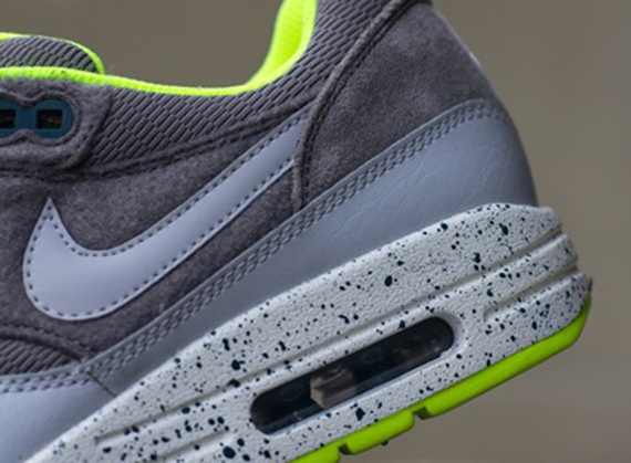 Nike Wmns Air Max 1 Grey Volt 4