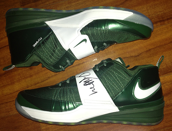 Sneaker News x John Geiger - Autographed "Jets" Zoom Revis Scavenger Hunt