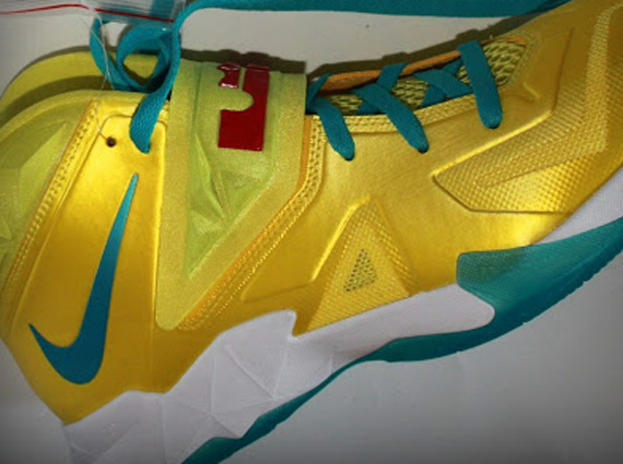 Nike Zoom Soldier VII – Sonic Yellow – Gamma Blue – Sample