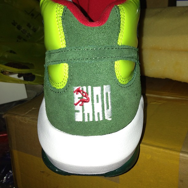Reebok Shaq Attaq Ghost Of Christmas Present 01