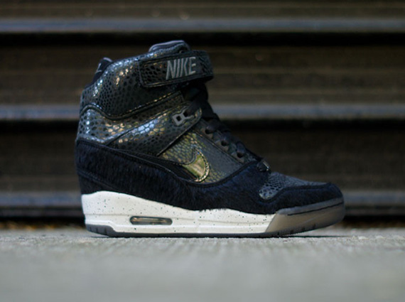 nike sky high revolution black