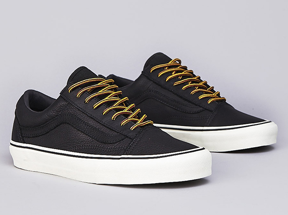 vans old skool with yellow laces