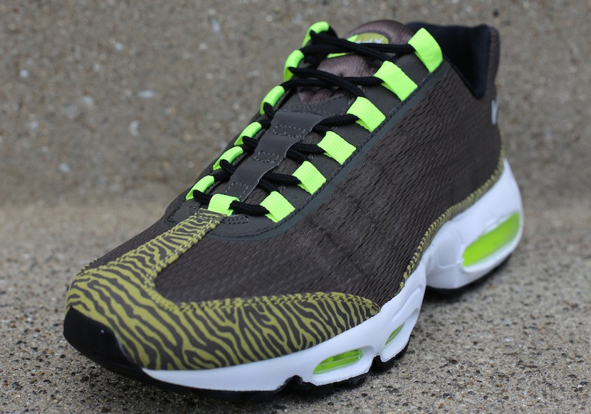 Air Max 95 Tape Newsprint Grey Black 1