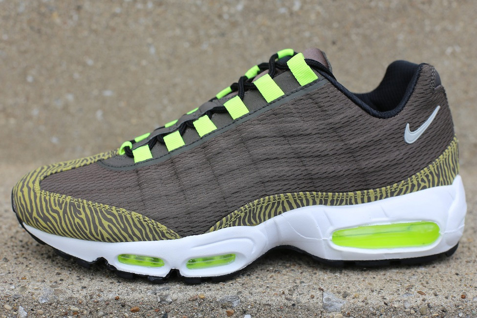Air Max 95 Tape Newsprint Grey Black 2
