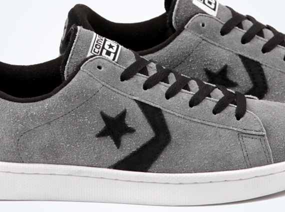 grey converse skate shoes