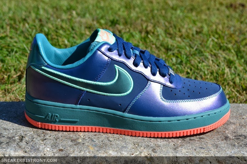 Nike Air Force 1 Low Brave Blue Green Glow 05