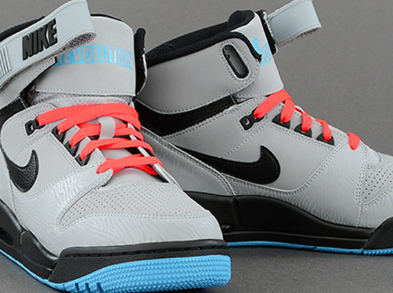 Nike Air Revolution - Silver - Black - Atomic Red - Gamma Blue