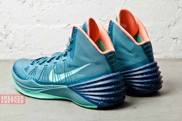 Nike Hyperdunk 2013 Mineral Teal Atomic Pink 04