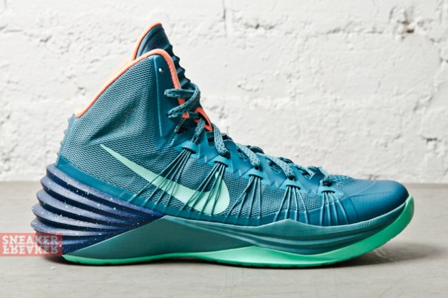 Nike Hyperdunk 2013 Mineral Teal Atomic Pink 07