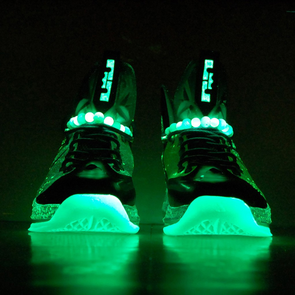 Nike Lebron 10 King Of The Cosmos 01