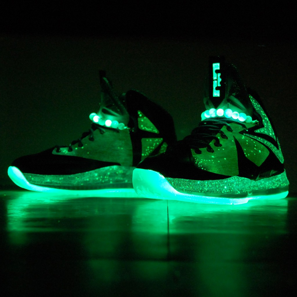 Nike Lebron 10 King Of The Cosmos 02