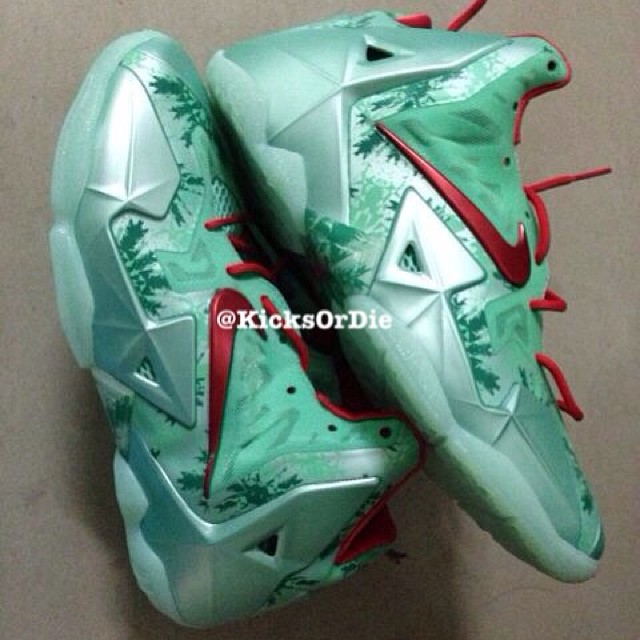Nike Lebron 11 Gs Christmas 01