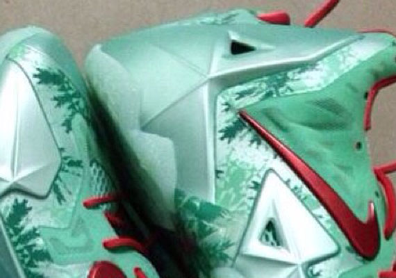 Nike Lebron 11 Gs Christmas