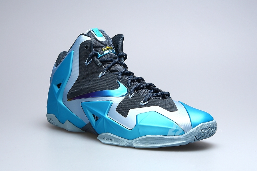 Nike LeBron XI 