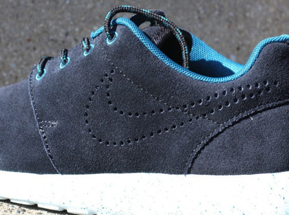 Nike WMNS Roshe Run Suede – Black – Dark Sea