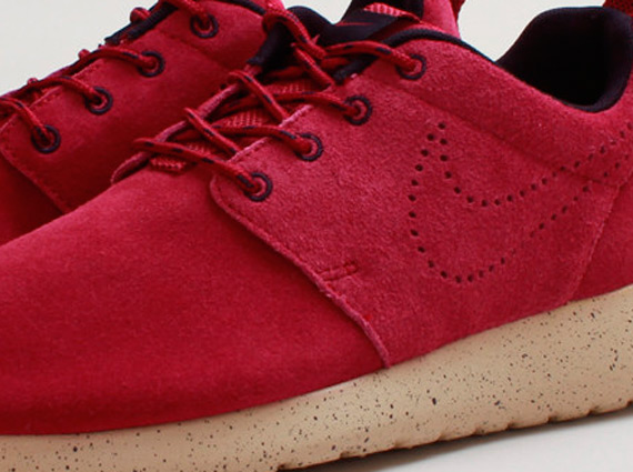 Nike WMNS Roshe Run Suede “Raspberry Red”