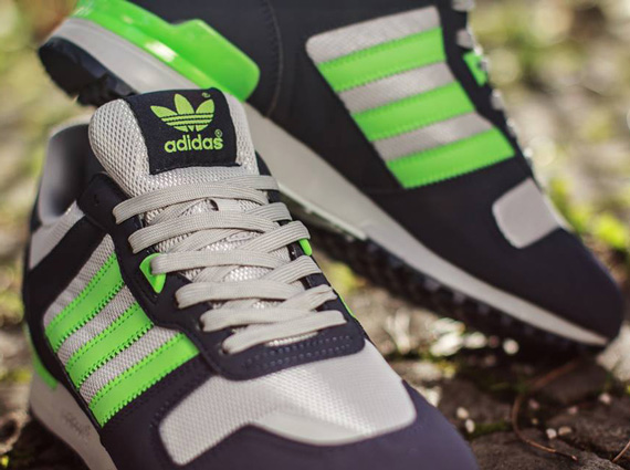 adidas Originals ZX 700 - Light Onix - Ray Green - Dark Indigo