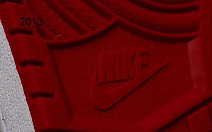 Air Jordan 1 Bred 2001 2013 Comparison 01