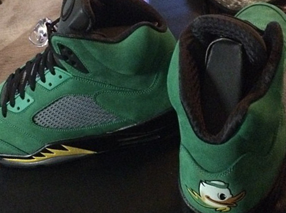 Kevin Durant Shows Off His Air Jordan 5 "Oregon Ducks"