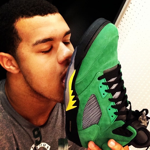 Air Jordan V Oregon Ducks 01