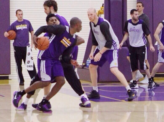 Kobe Bryant in Nike Kobe 8 "Black/Purple" PE During Team Practice