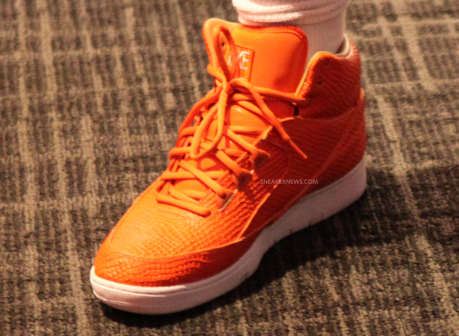 Nike Jordan Delta Sneaker in Triple-Schwarz Orange Jr Smith 3