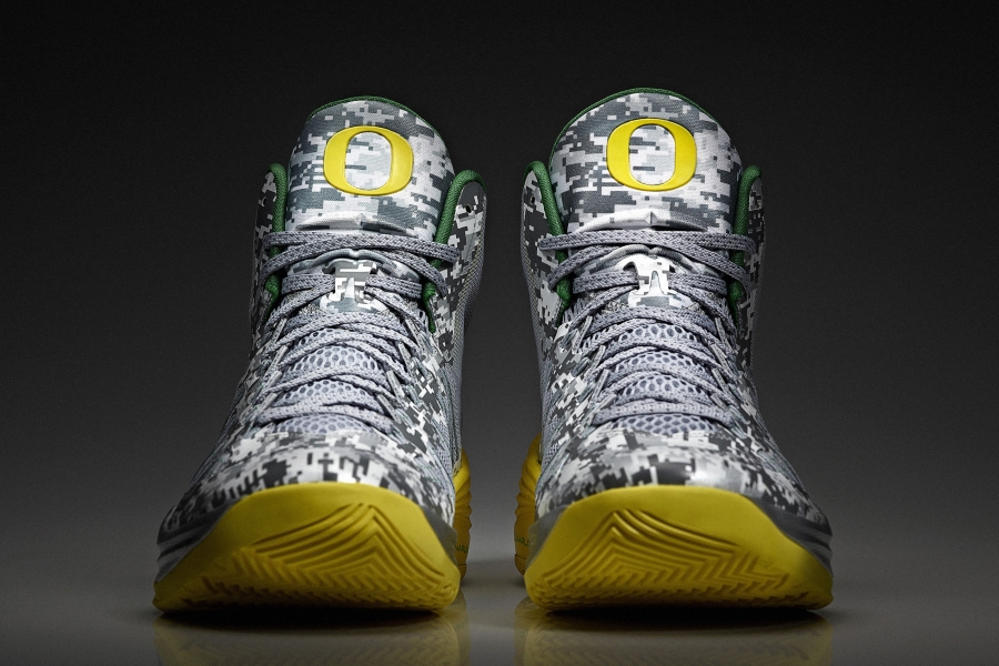 Nike Hyperdunk 2013 Oregon Ducks Digi Camo 03