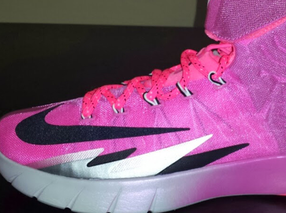 Nike Hyperrev "Think Pink"