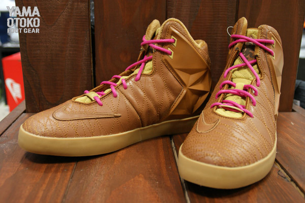 Nike Lebron 11 Nsw Work Hard Play Hard 01