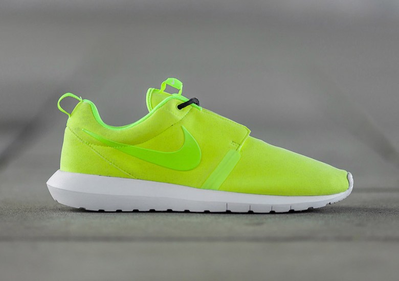 Nike Roshe Run Motion – Volt – White