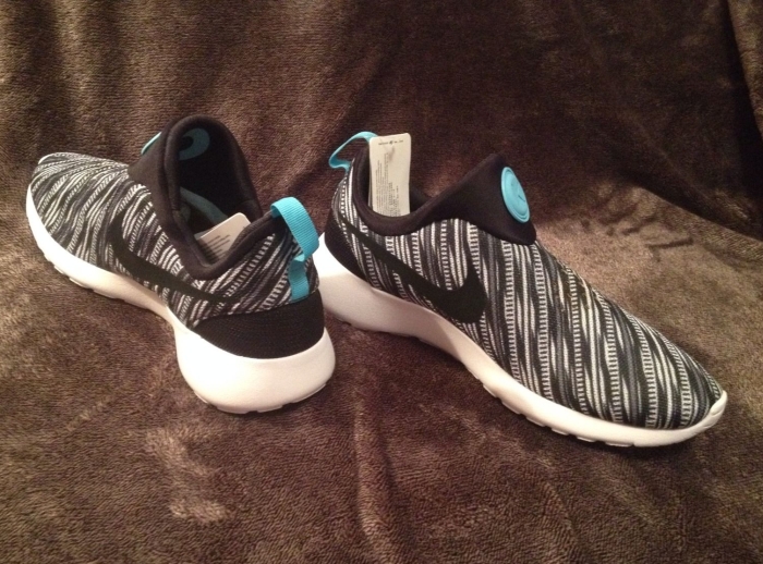 Nike Roshe Run Slip On Black White 02