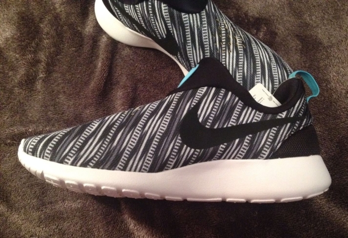 Nike Roshe Run Slip On Black White 05