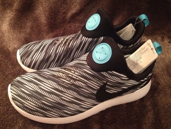 Nike Roshe Run Slip On Black White 06