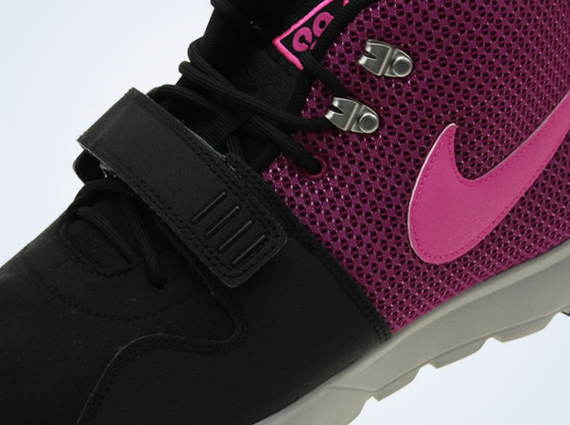 Nike Trainerendor – Black – Pink Flash – Raspberry Red