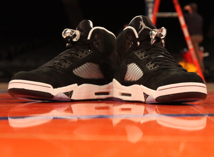 Sneakers Release – Air Jordan 4 Retro “Black Cat” Black/ Black-Light Graphite Colorway