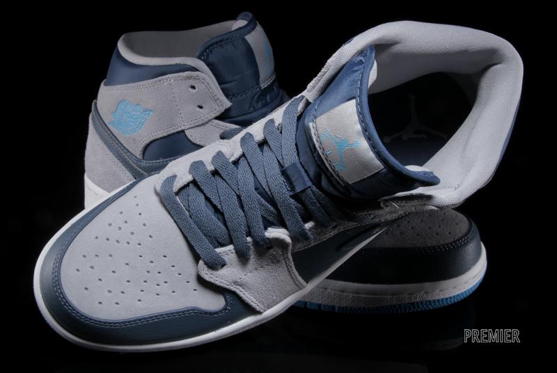 Air Jordan 1 Mid New Slate Powder Blue Wolf Grey 01