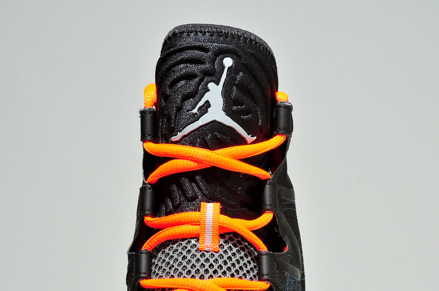 Air Jordan XX8 SE Christmas SneakerNews