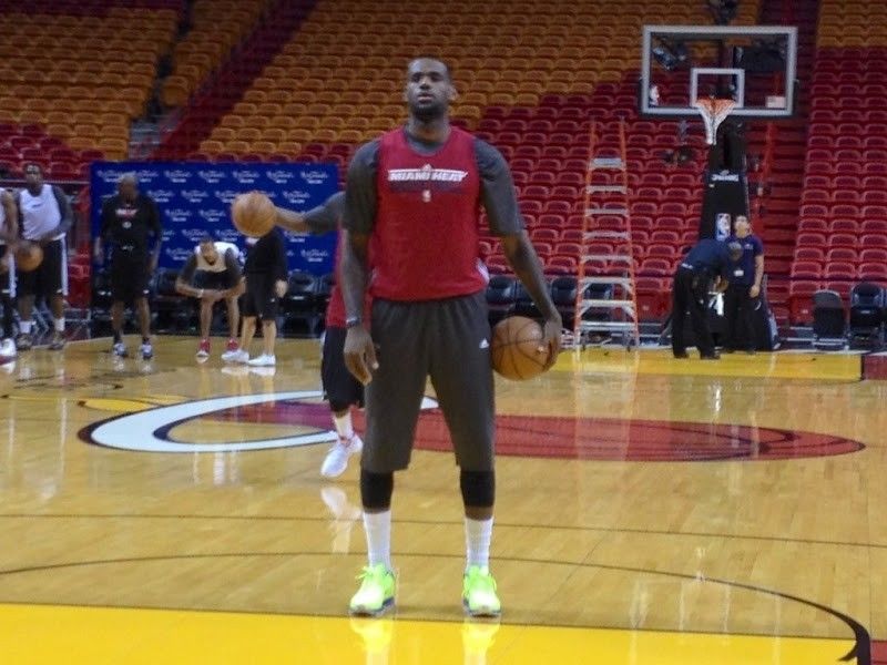 Nike Air Max 1 3 Lebron Hazardous Trainer 01