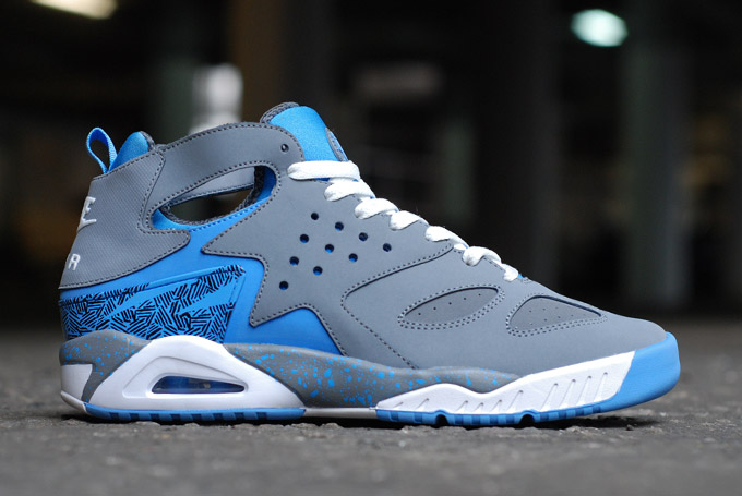 Nike Air Tech Challenge Huarache Retro Detailed Photos 04