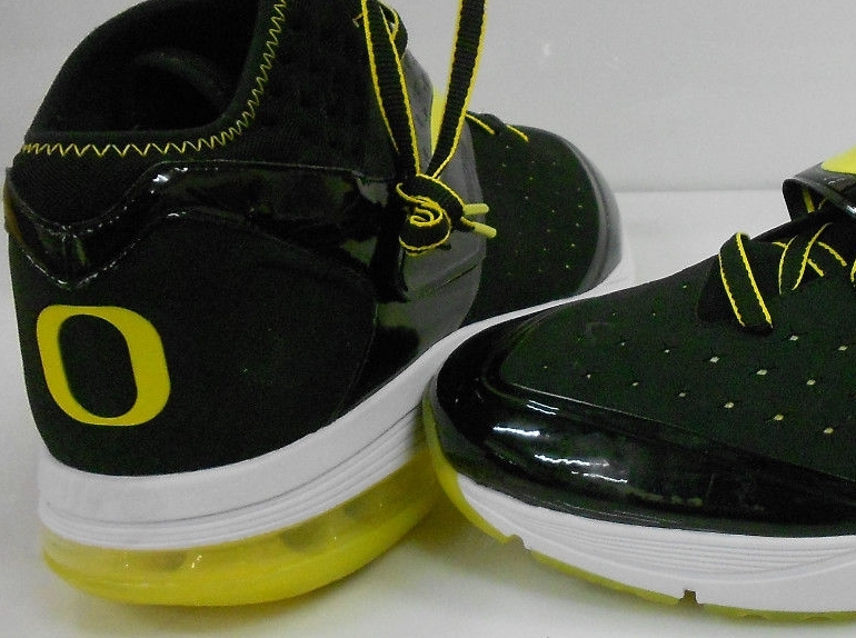 Nike CJ81 Trainer Max "Oregon Ducks" - Available on eBay