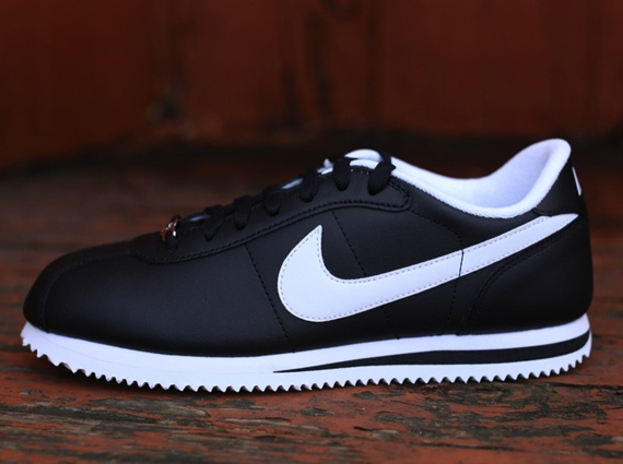 black and white nike cortez