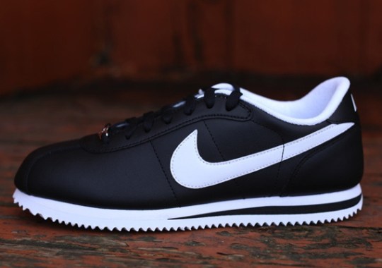 nike cortez black white 01